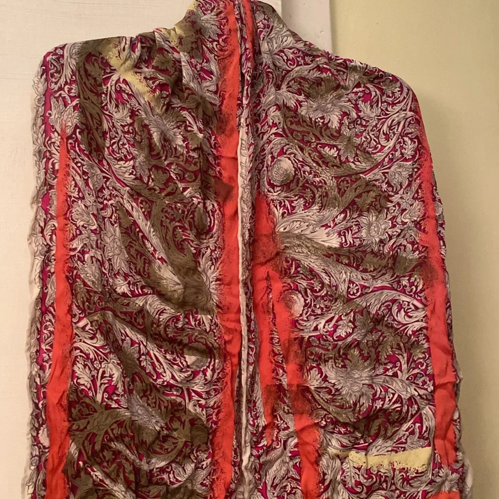 Etro Milano  💯 Silk Beautiful Color Print Etro Scarf Never Used Made in Italy 🇮🇹